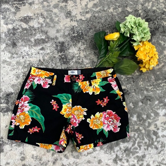 Pants - Black Summer Shorts With Floral Print